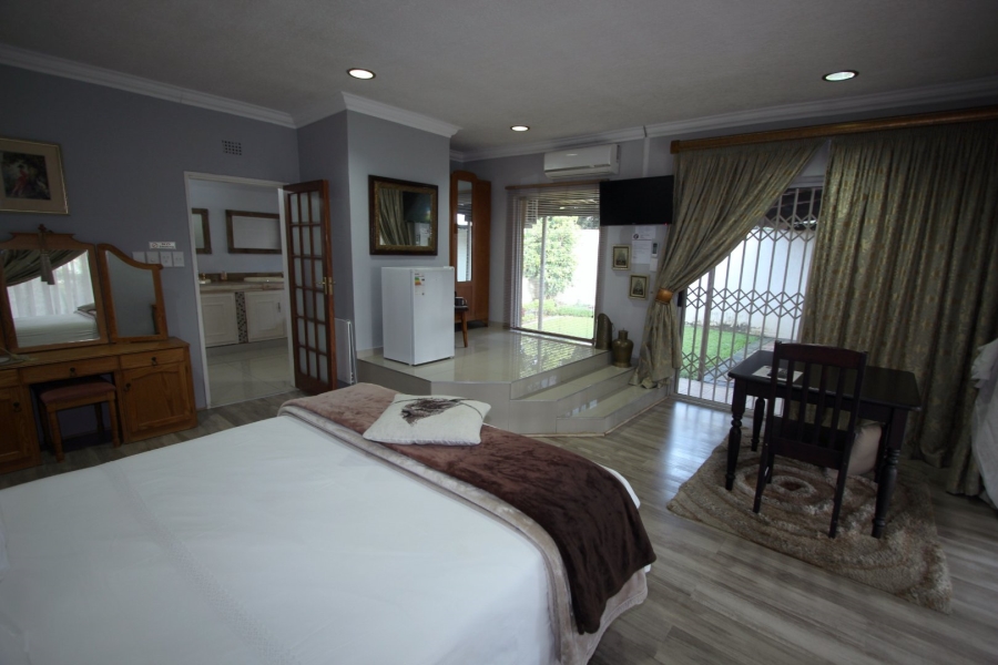 7 Bedroom Property for Sale in Jim Fouchepark Free State